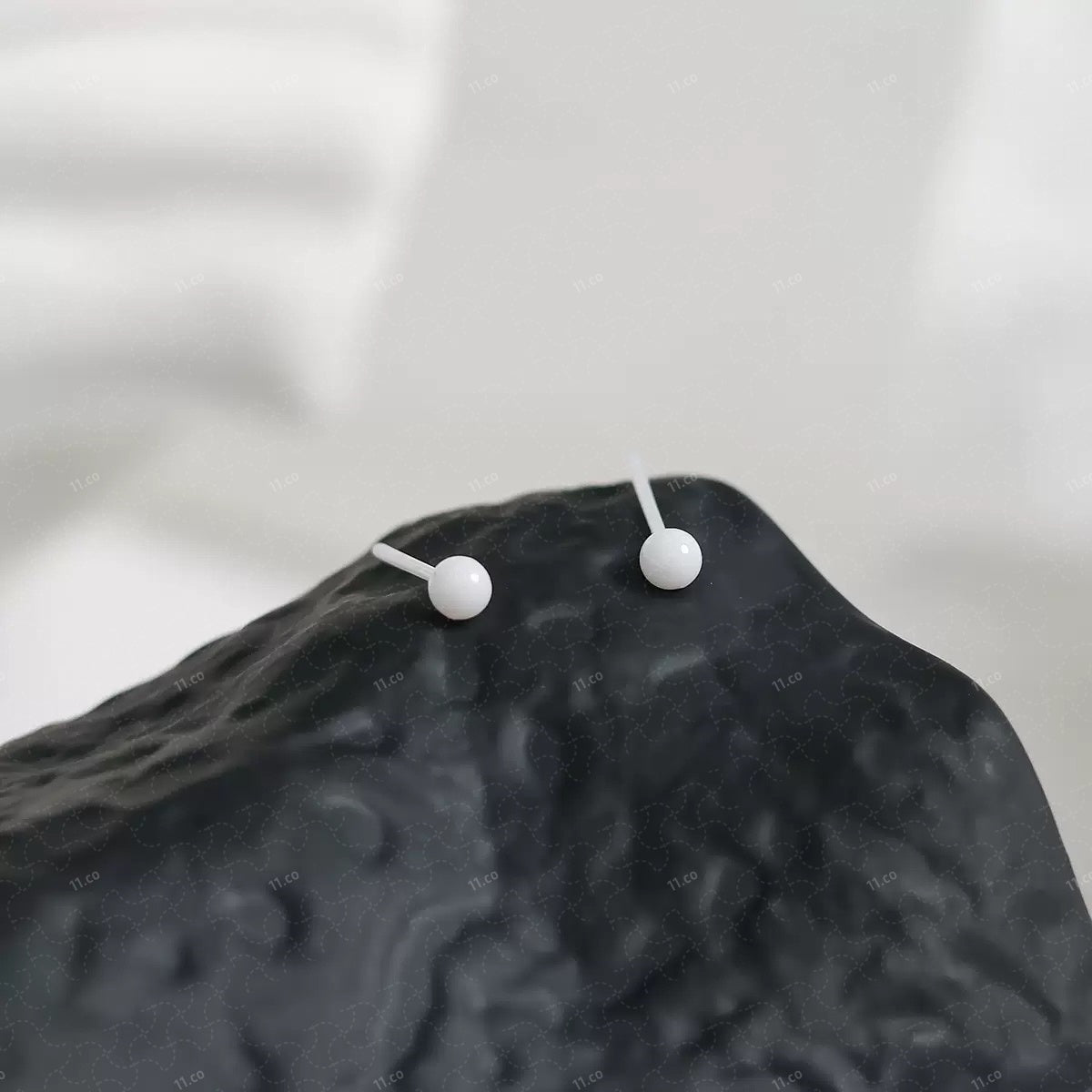 Tiny Ball Stud Ewarings