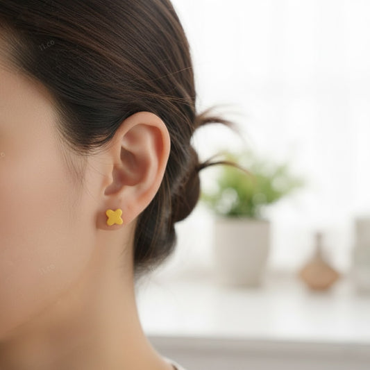 Four-leaf clover stud earrings