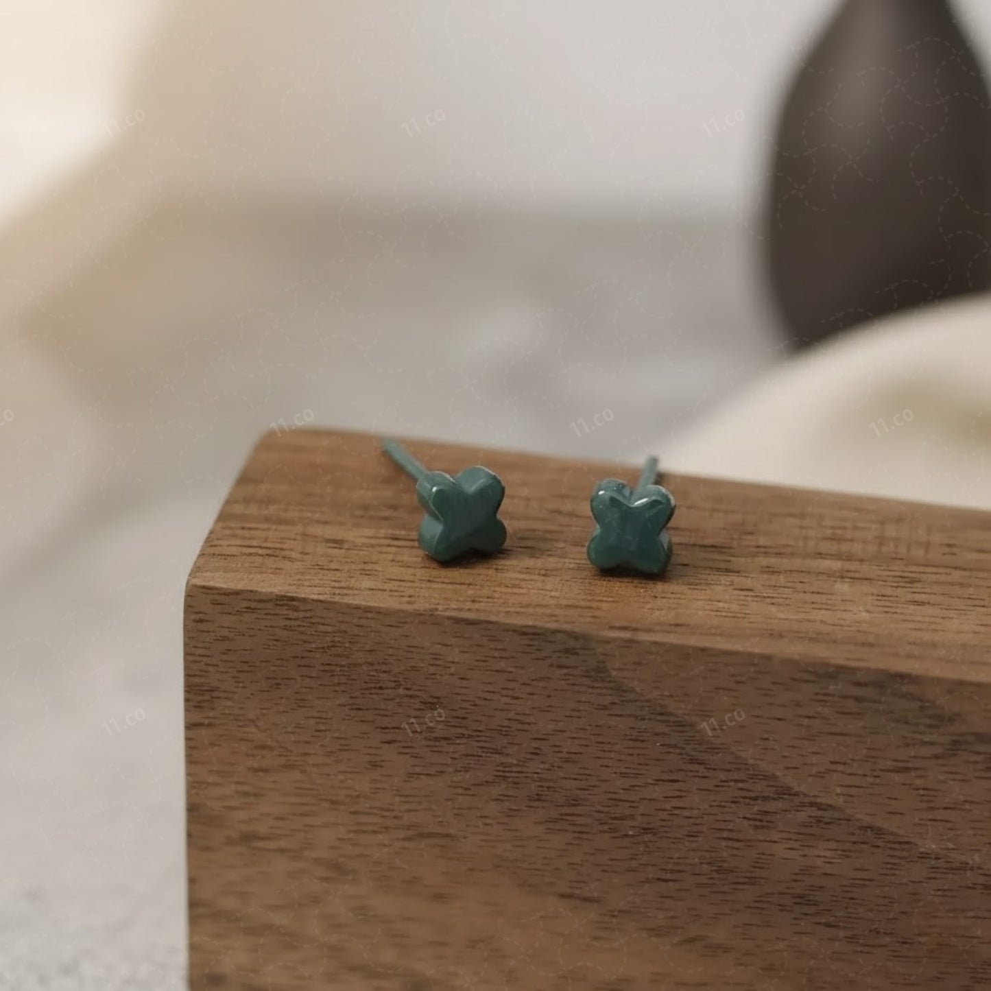 Four-leaf clover stud earrings