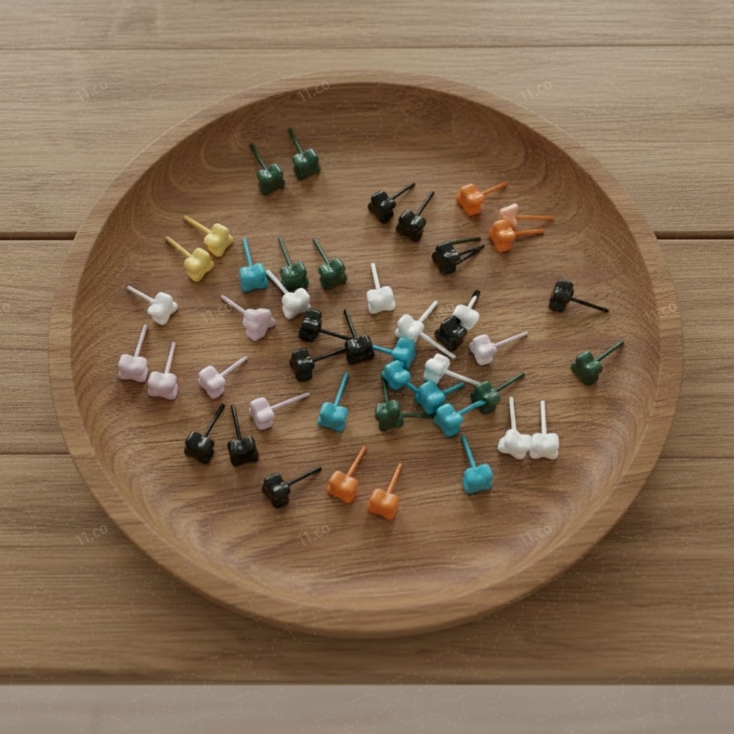 Four-leaf clover stud earrings